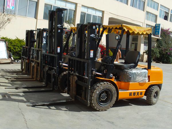 昆明團(tuán)力叉車租賃服務(wù)部 專業(yè)設(shè)備，高清細(xì)節(jié)展示